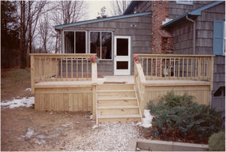 Deck with Flush-Surface Hot Tub Entry (Detail: Stairs)