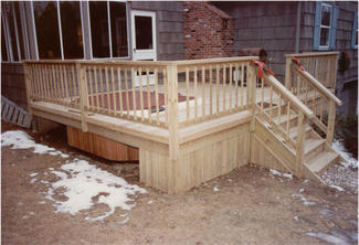 Deck with Flush-Surface Hot Tub Entry (Detail: Access For Service)
